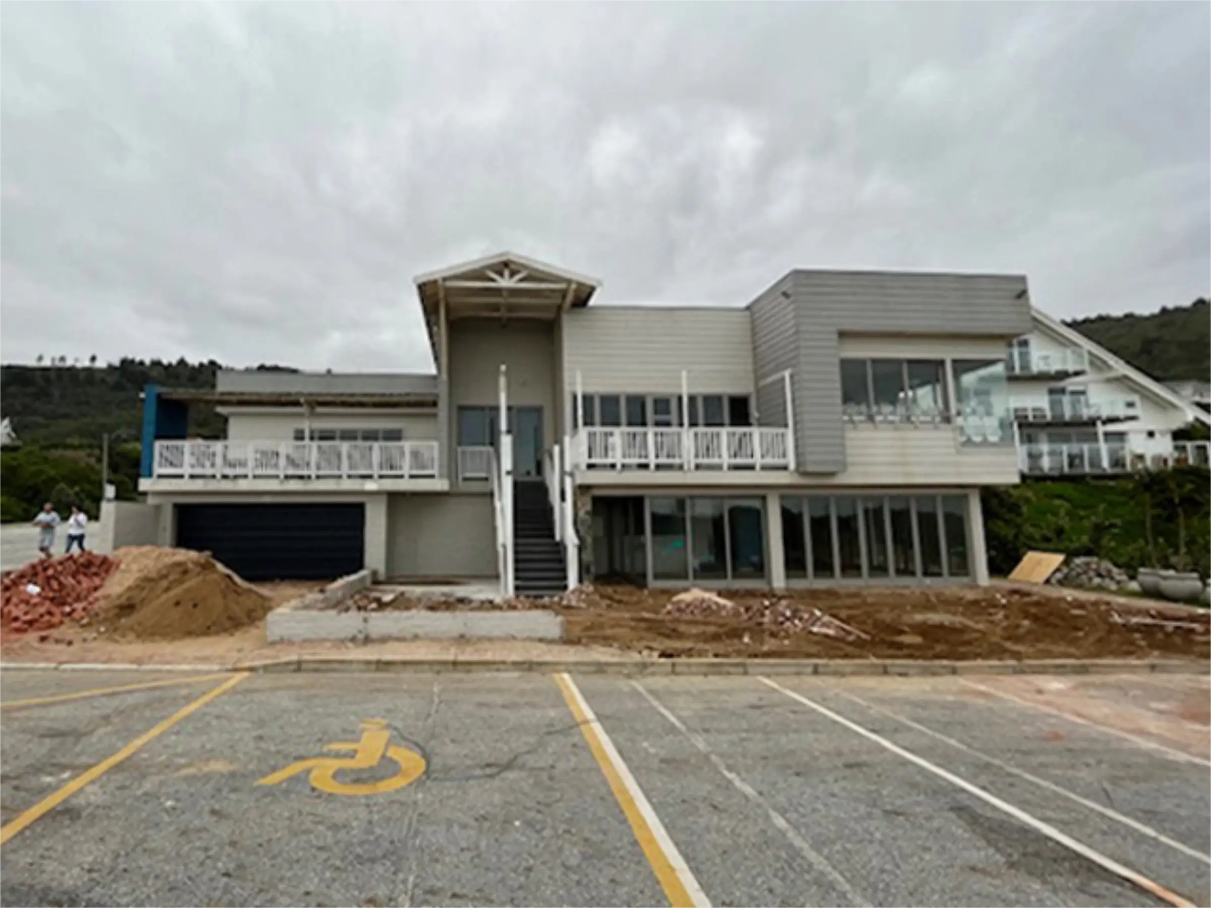 Before image of the front of the Glentana building.